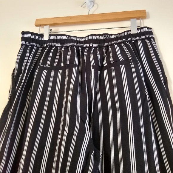 LOFT Pull on Pants - Picture 6 of 8